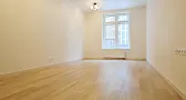 Ламинат в комнате после отделки