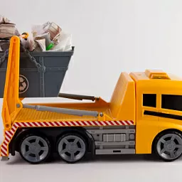 2 Контейнера для вывоза мусора в подарок
