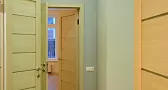 Светлые двери в квартире с ремонтом