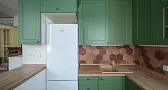 Кухня зеленого цвета в квартире